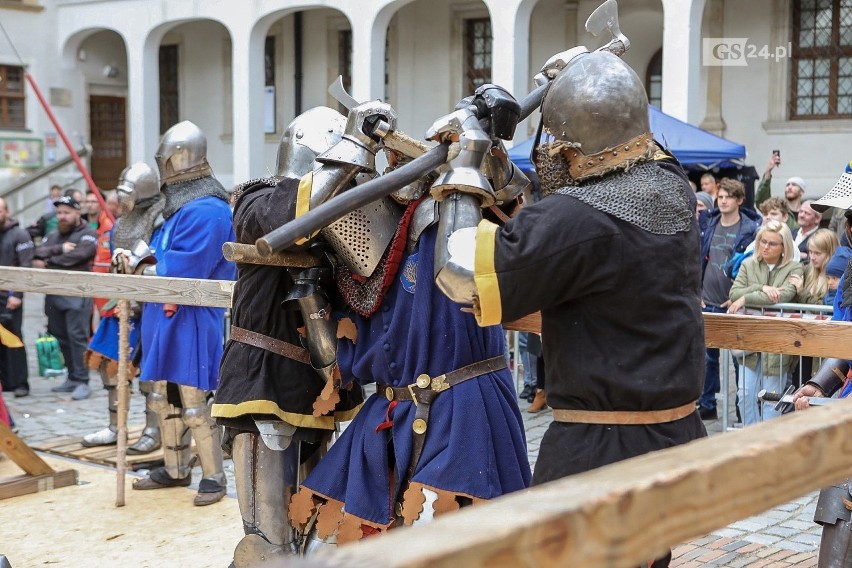 Spotkania z historią na Zamku. Walki rycerzy i trochę bardziej współczesnej historii [ZDJĘCIA]