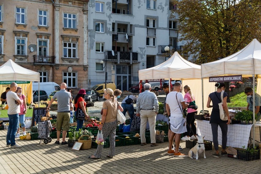 Kraków. Targ pietruszkowy przyciągnął miłośników zdrowej żywności