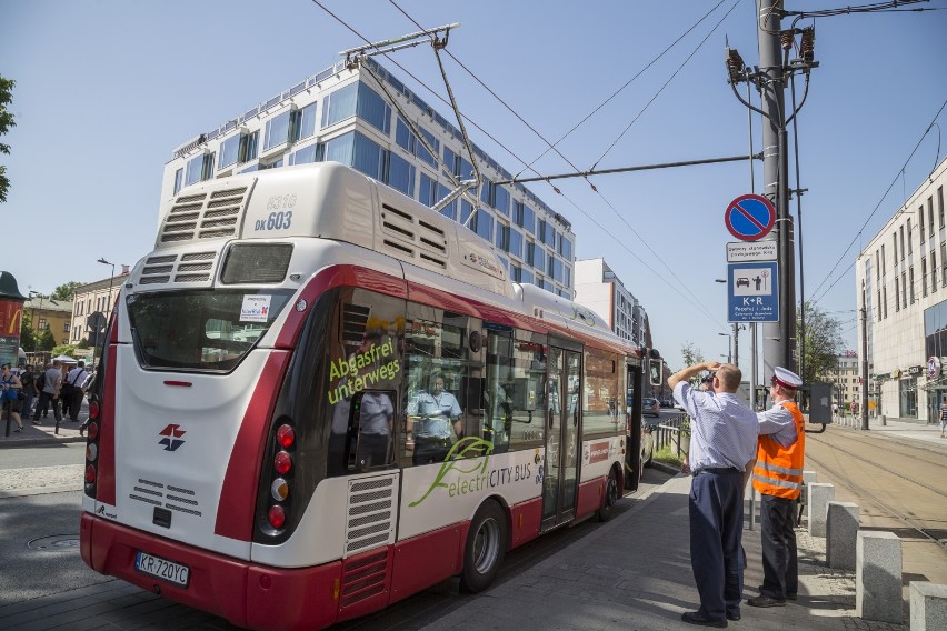 To pierwsze tego rodzaju rozwiązanie ładowania autobusów...