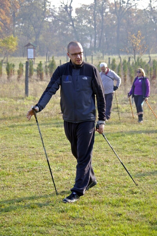 Nordic walking poprawia krążenie układu krwionośnego i pomaga zachować równowagę