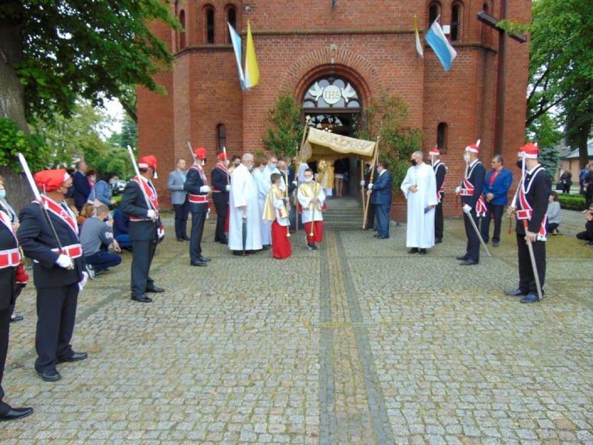 Procesja Bożego Ciała ulicami Budzynia [ZDJĘCIA]