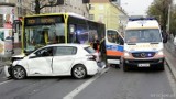 Karambol na Hallera. Autobus linii 133 zderzył się z dziewięcioma autami [zdjęcia, wideo]