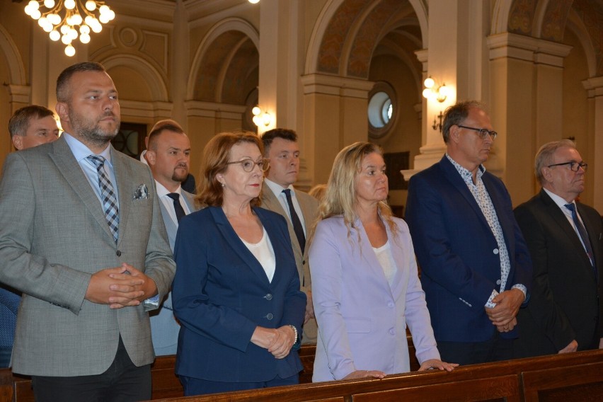 Obchody 43. rocznicy powstania NSZZ "Solidarność" w Radomsku. Msza święta i złożenie kwiatów