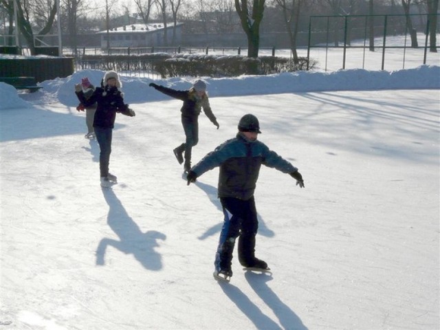 MOSiR w Zduńskiej Woli uruchamia od soboty lodowisko