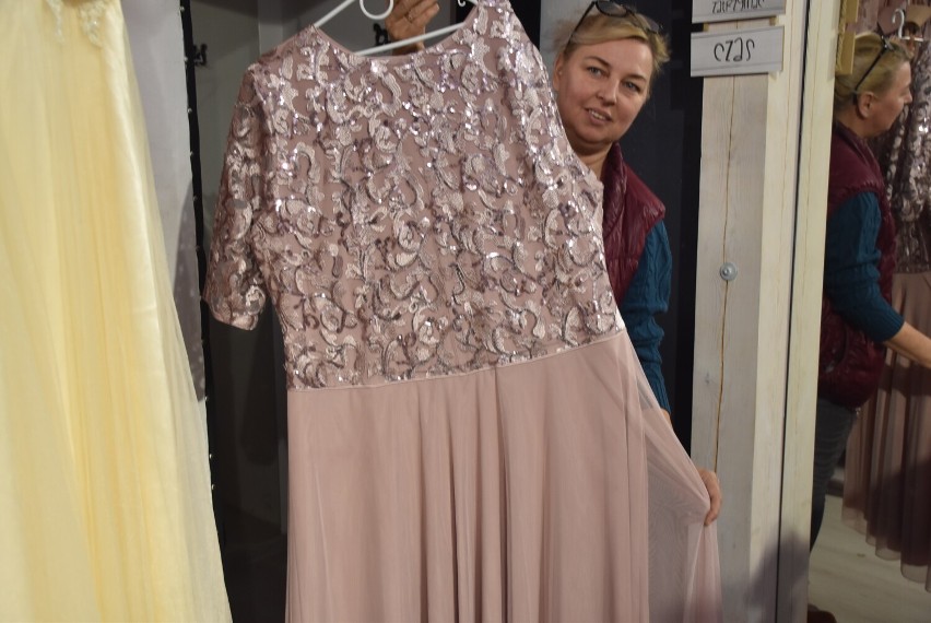 Raj dla kobiet: wypożyczalnia sukien w Gnieźnie. Suknie karnawałowe wypożyczysz nawet za 50 zł! Do wyboru tysiąc strojów [FOTO]
