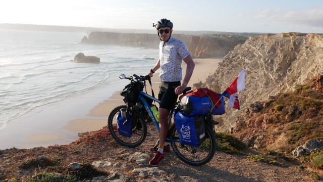 Bydgoszczanin Patryk Szmyt w 10 dni w szczytnym celu przejechał na rowerze trasę wzdłuż Oceanu Atlantyckiego z Faro do Porto. Portugalia go zauroczyła.