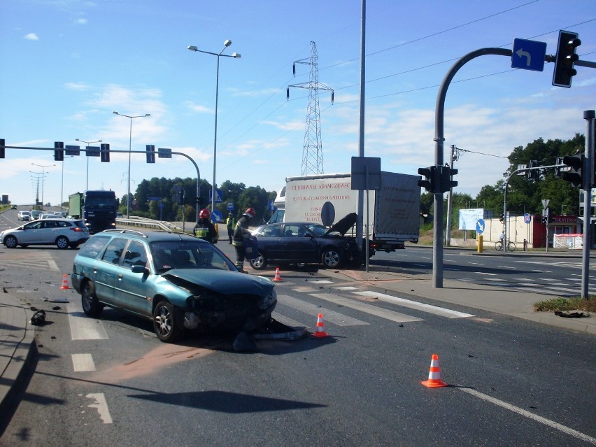 PSP Konin usuwała skutki dwóch groźnie wyglądajacych kolizji