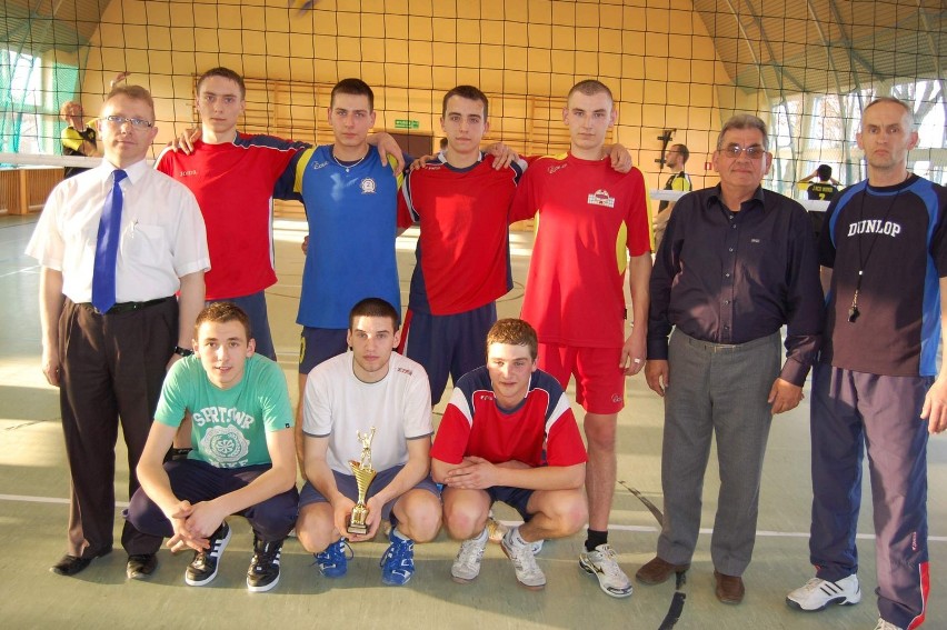 Zakończyła się XII Edycja  Mistrzostwa Powiatu Gnieźnieńskiego w Piłce Siatkowej 2011/2012