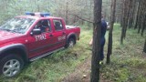 Samochód ugrzązł w lesie. Strażacy ruszyli na ratunek! 