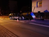 Dwie osobówki zderzyły się w Olkusz. Jedna przewróciła się na bok a kierowcy byli pijani