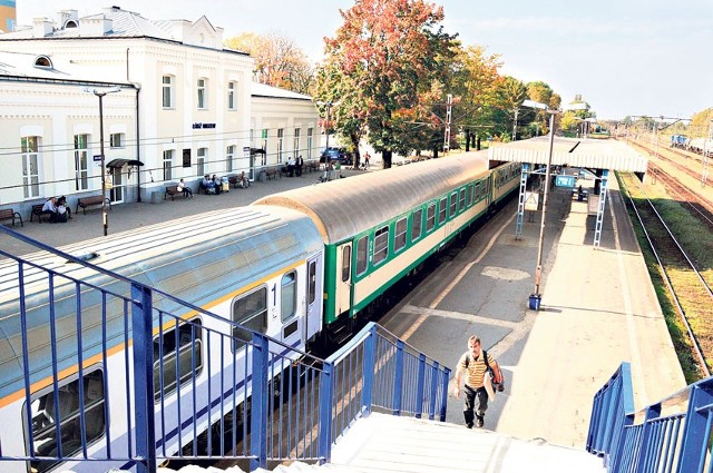 Najwięcej niespodzianek czeka łodzian podróżujących pociągami do Warszawy - rozkłady jazdy zmieniają Przewozy Regionalne oraz Intercity.