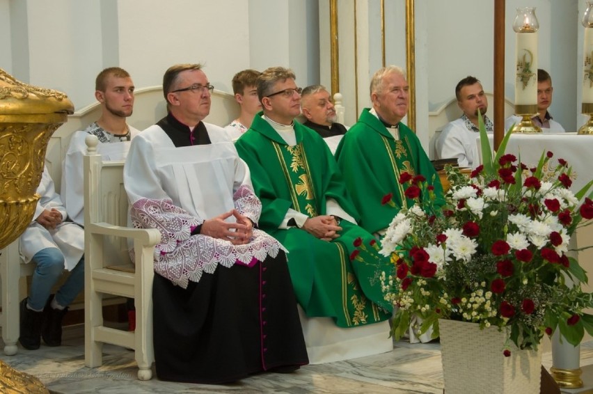 Zmiany w parafii pw. św. Mikołaja w Urzędowie. Mieszkańcy przywitali nowego proboszcza i wikarego
