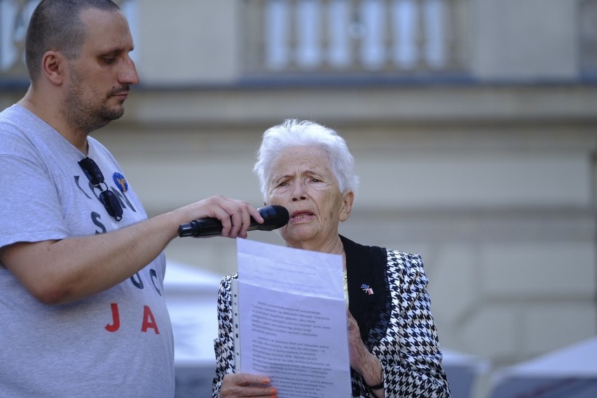 Nie milkną echa środowej decyzji Sejmu, który głosami posłów...