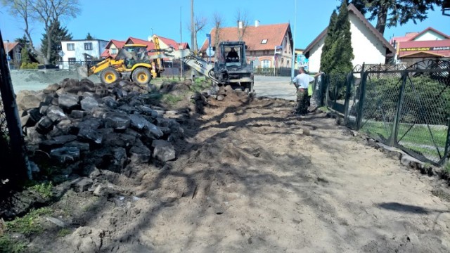 Trwa przebudowa ulicy Polnej w Stegnie. To inwestycja od lat  wyczekiwana przez mieszkańców.