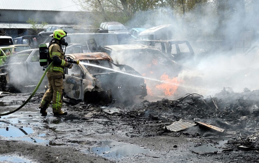 Pożar na stacji demontażu pojazdów w Nieżychowicach