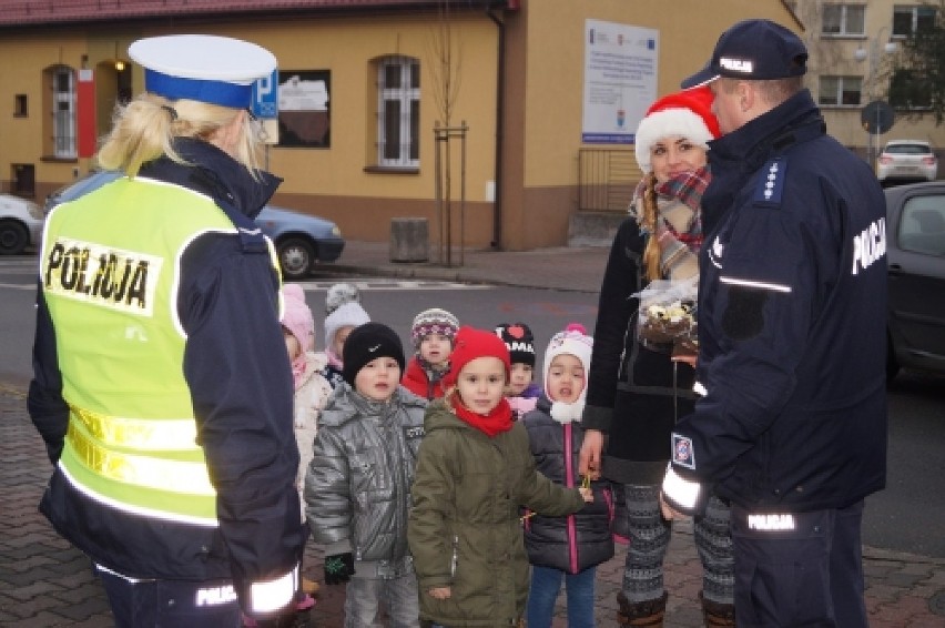 KPP Słupca: Przedszkolaki z życzeniami u policjantów