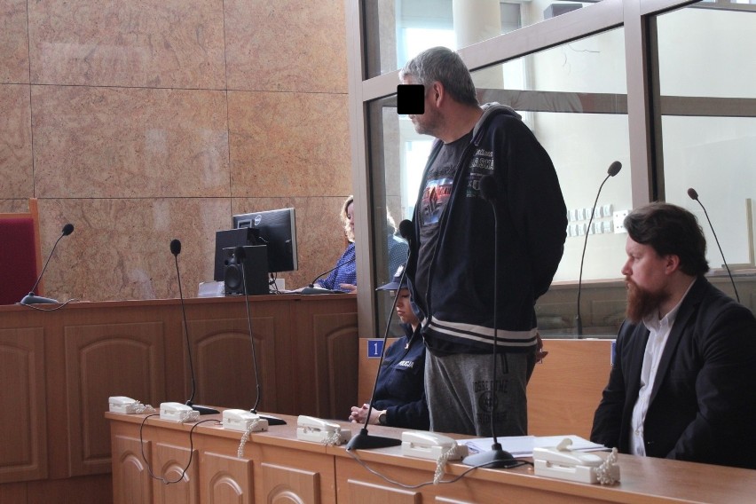 Oskarżony Krzysztof D. na sali rozpraw krakowskiego sądu