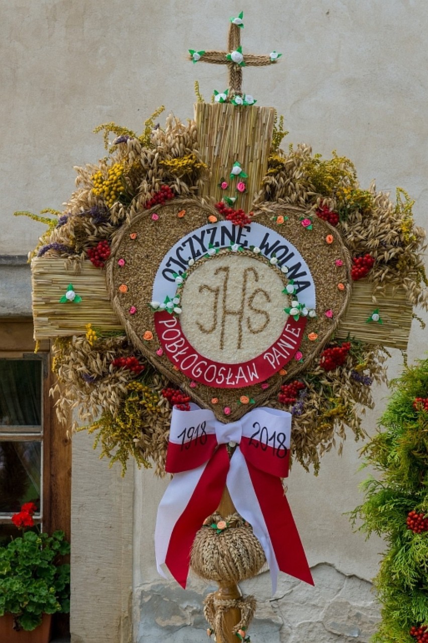 Jarmark "Wiśnickie Specjały": dożynki, III Festiwal Kapel Weselnych i gotowanie specjalnej potrawy na ogromnej patelni [ZDJĘCIA]