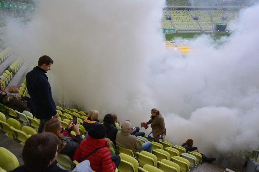 Wybuch, policja i wystraszeni kibice na stadionie Energa Gdańsk [ZDJĘCIA]