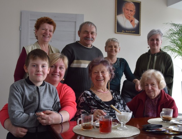 Do południa, jak mówi Aneta Dajnowicz (pierwsza z lewej, siedzi z Karolem), jest czas kawiarniany