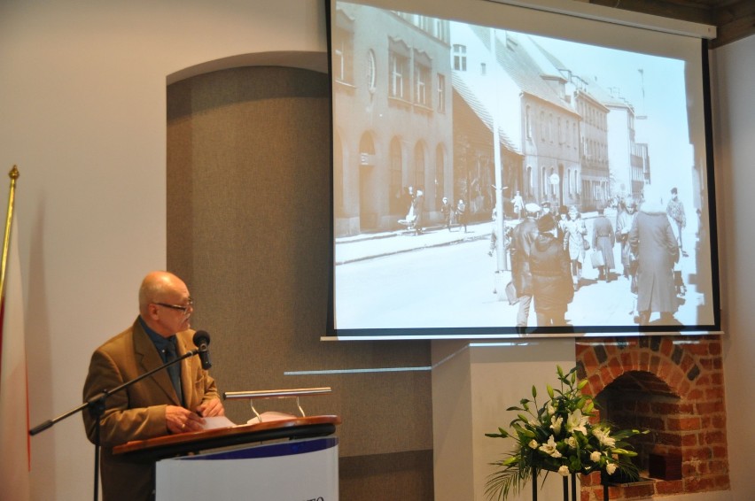 30 lat temu wybrano pierwszą Radę Miasta Szczecinka w wolnej Polsce [zdjęcia]