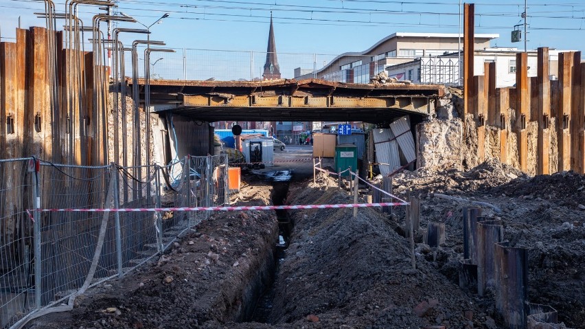 Przebudowa wiaduktu w centrum Stargardu. Cały teren rozkopany ZDJĘCIA