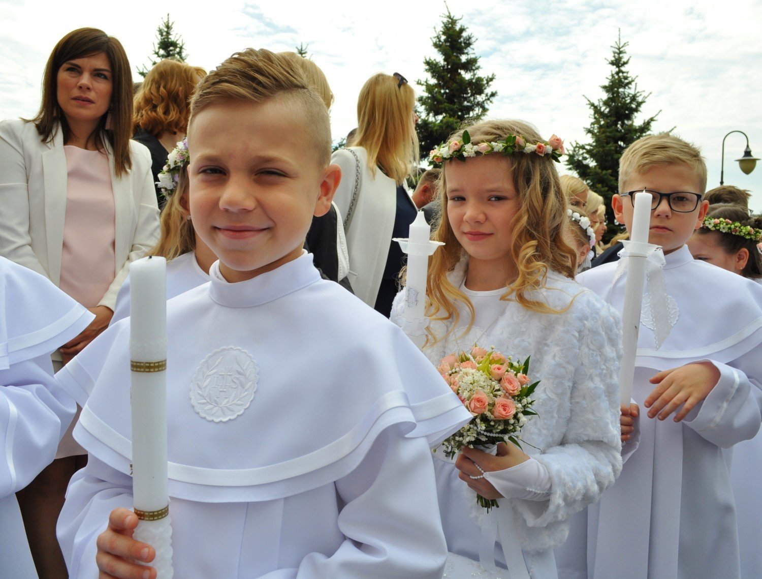 Pierwsza Komunia Święta W Parafii Najświętszej Maryi Panny Królowej Pokoju W Piotrkowie ZdjĘcia 7453
