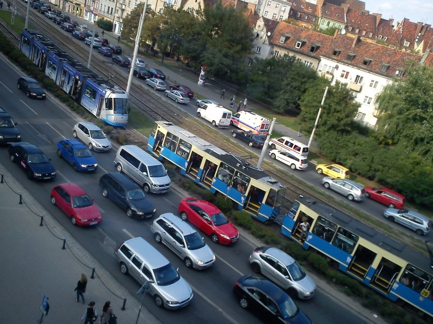 Wrocław: Znów stały tramwaje na Kazimierza Wielkiego. Dlaczego?