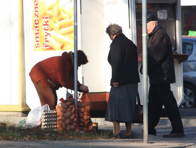 Na razie strażnicy miejscy nie karzą za nielegalny handel przy "Kwadracie", ale ma się to zmienić na wiosnę