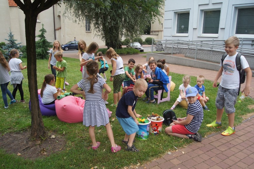 Wieluń: Wakacyjne warsztaty w bibliotece[Zdjęcia]