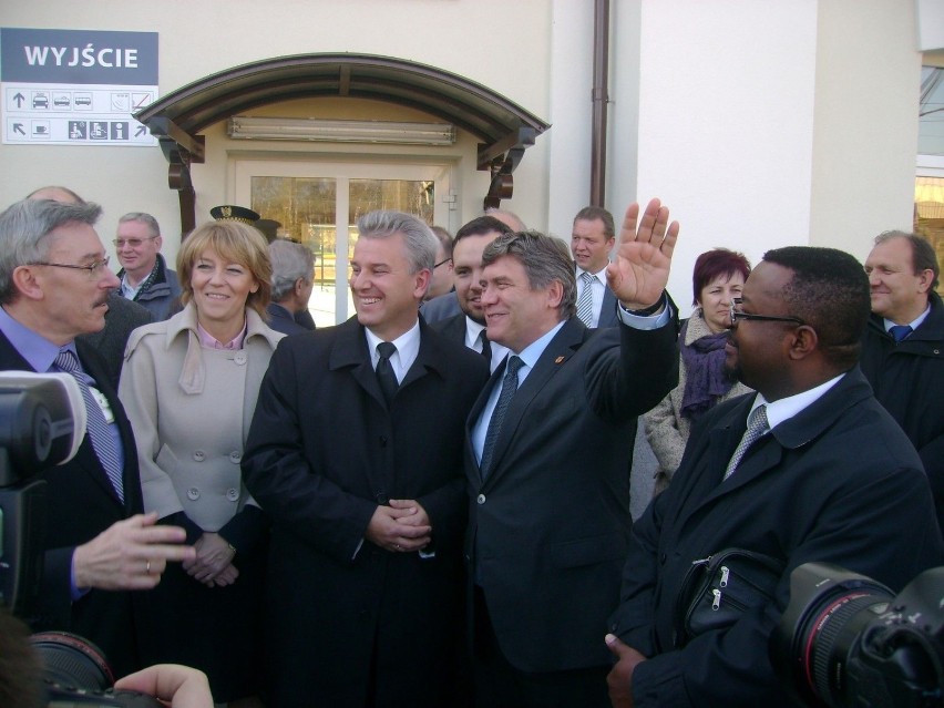 Od lewej: Prezes PKP PLK Zbigniew Szafrański, kandydatka PO...