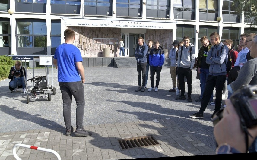 Trwają Radomskie Dni Techniki. Były wykłady oraz prezentacja wyróżnionego w konkursie pojazdu solarnego