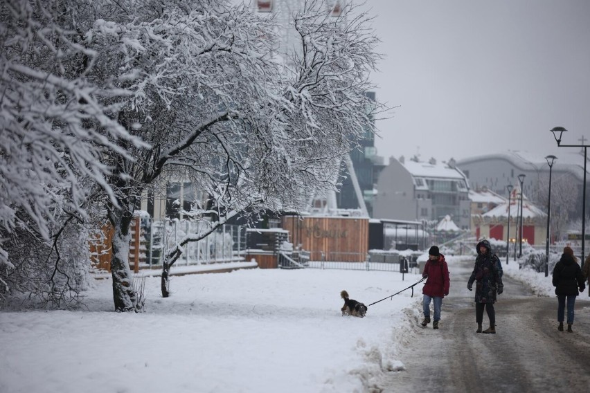 Uwaga! W Małopolsce znów intensywne opady śniegu. Wydano ostrzeżenie