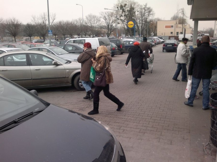 Wrocław: Przed świętami w sklepach nie ma tłumów (ZDJĘCIA)