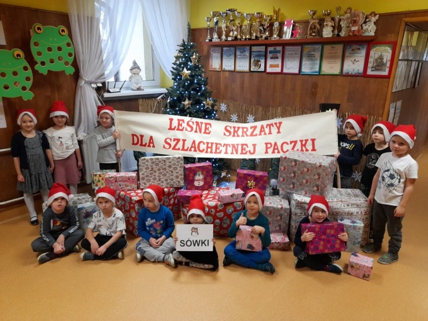 Dzieci z Przdszkola Samorządowego w Poraju wzięły udział w akcji "Szlachetna Paczka" ZDJĘCIA
