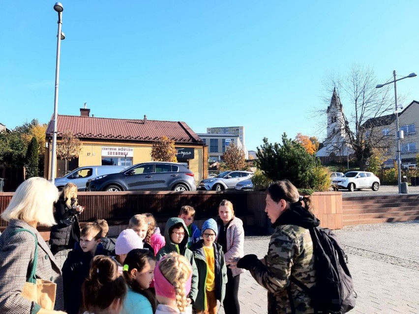 Dzieci i młodzież z Polski i Ukrainy uczestniczyły w spacerach edukacyjnych po Starachowicach