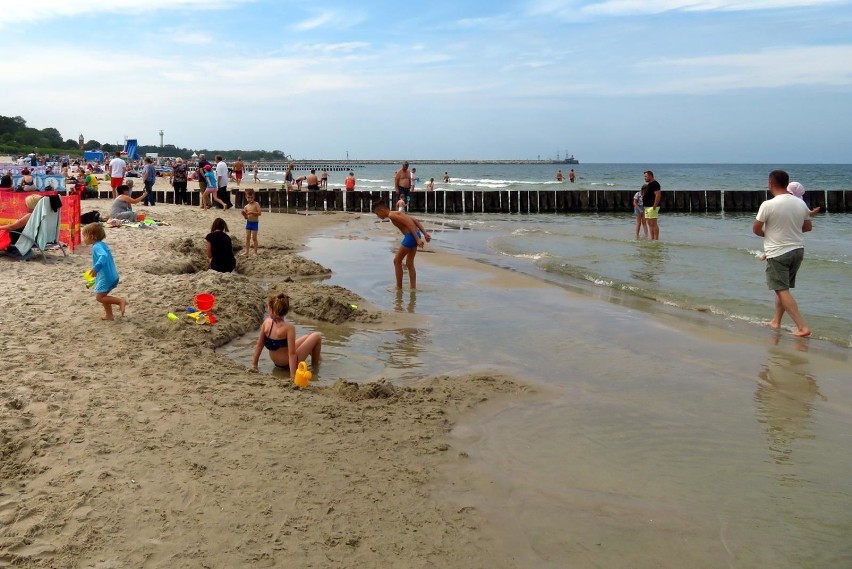 Rozpoczęło się lato. Wspaniała pogoda na plażowanie w Ustce....