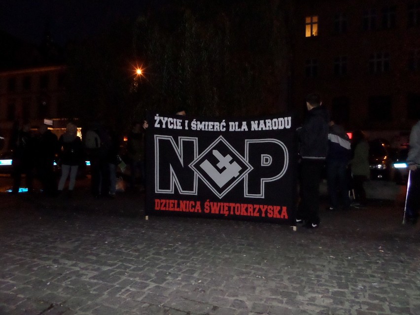Marsz Narodowców w Krakowie.  "Precz z Unią Europejską" [ZDJĘCIA]