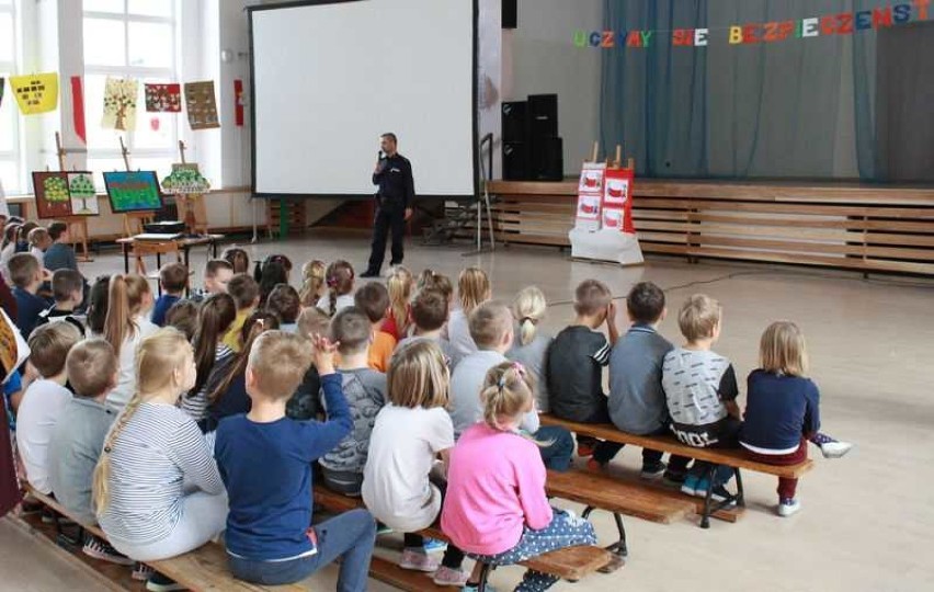 Malbork. Policyjna akcja w szkołach pt. "Uczę się bezpieczeństwa"