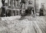Zima stulecia w Poznaniu. W 1979 roku ulice miasta odśnieżały koparki i spychacze, pomagali też żołnierze [ZDJĘCIA]