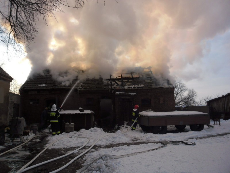 Pożar budynku inwentarsko-gospodarczego w Porębie