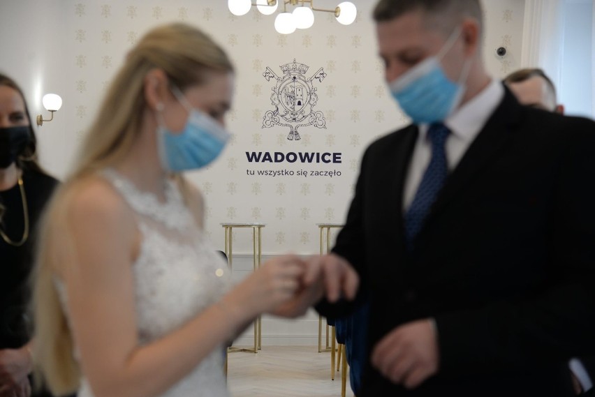 Burmistrz Wadowic udziela ślubu