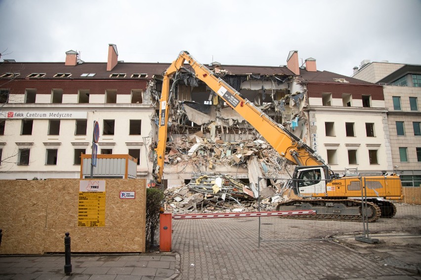 Rozbiórka budynku przy ul. Sapieżyńskiej. W centrum stanie ekskluzywny budynek mieszkalny