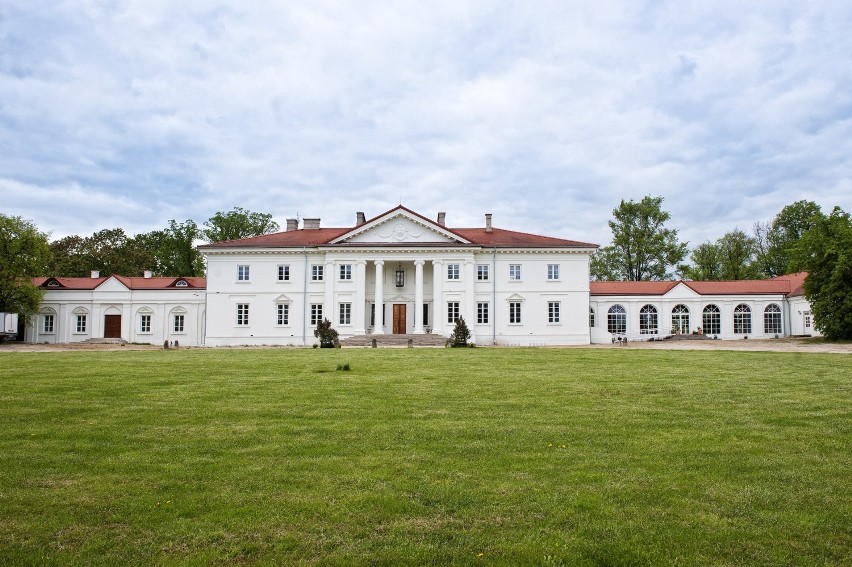 Pałac w Korczewie, posiadłość Beaty Ostrowskiej-Harris