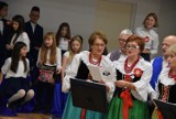 Uczniowie i zespół „Ale Babki” wspólnie śpiewali i się integrowali (ZDJĘCIA)