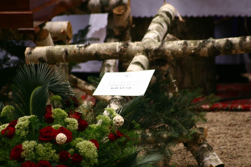 Pogrzeb leśniczego z Dobrzycy. Ponad pół tysiąca osób pożegnało Aleksandrę i Zdzisława Krause [FOTO]