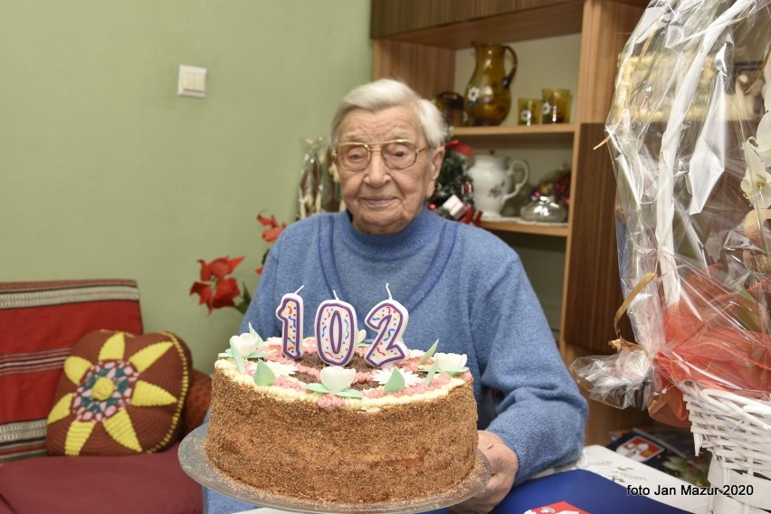 Pani Genowefa skończyła 102 lata! Nadal jest samodzielna i...