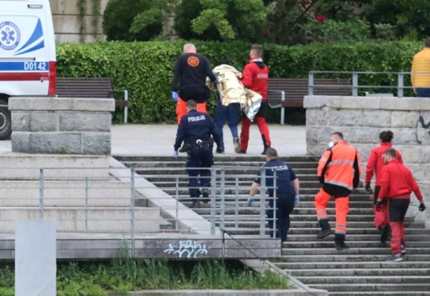 Akcja służb na moście Grunwaldzkim i w Odrze. Mężczyzna...