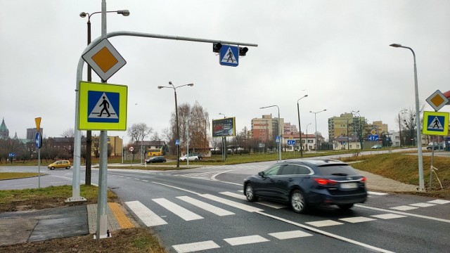 Nowa sygnalizacja ostrzegawcza pojawiła się w Czeladzi na skrzyżowaniu DK94 z ulicą Grodziecką 

Zobacz kolejne zdjęcia/plansze. Przesuwaj zdjęcia w prawo - naciśnij strzałkę lub przycisk NASTĘPNE