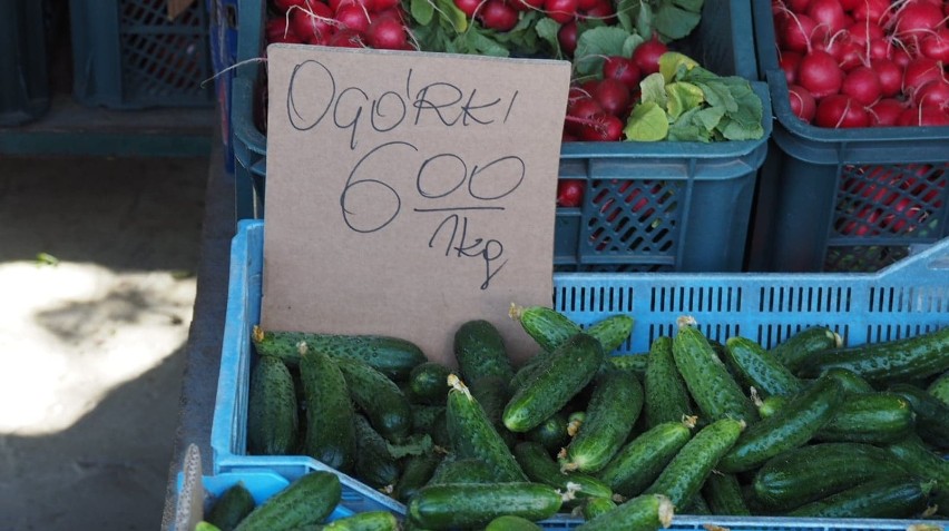 Wtorkowe targowisko w Koszalinie. Ceny truskawek i czereśni